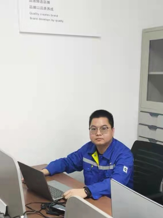 優秀校友風采2-2.png